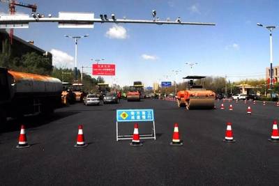 【出行】市政工程管理局在行動:改造機場高速路、敕勒川大街等16條破損嚴(yán)重的中心區(qū)道路后提示